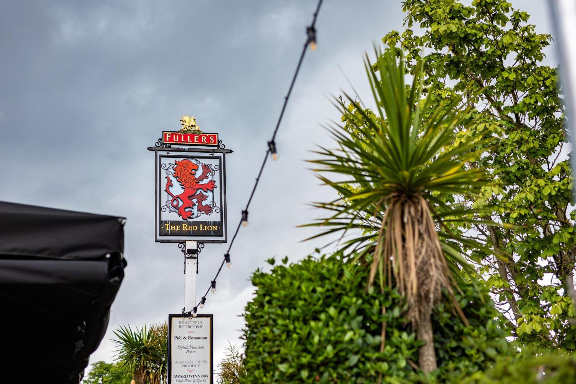 The Red Lion Hotel Ґіллінґдон Екстер'єр фото