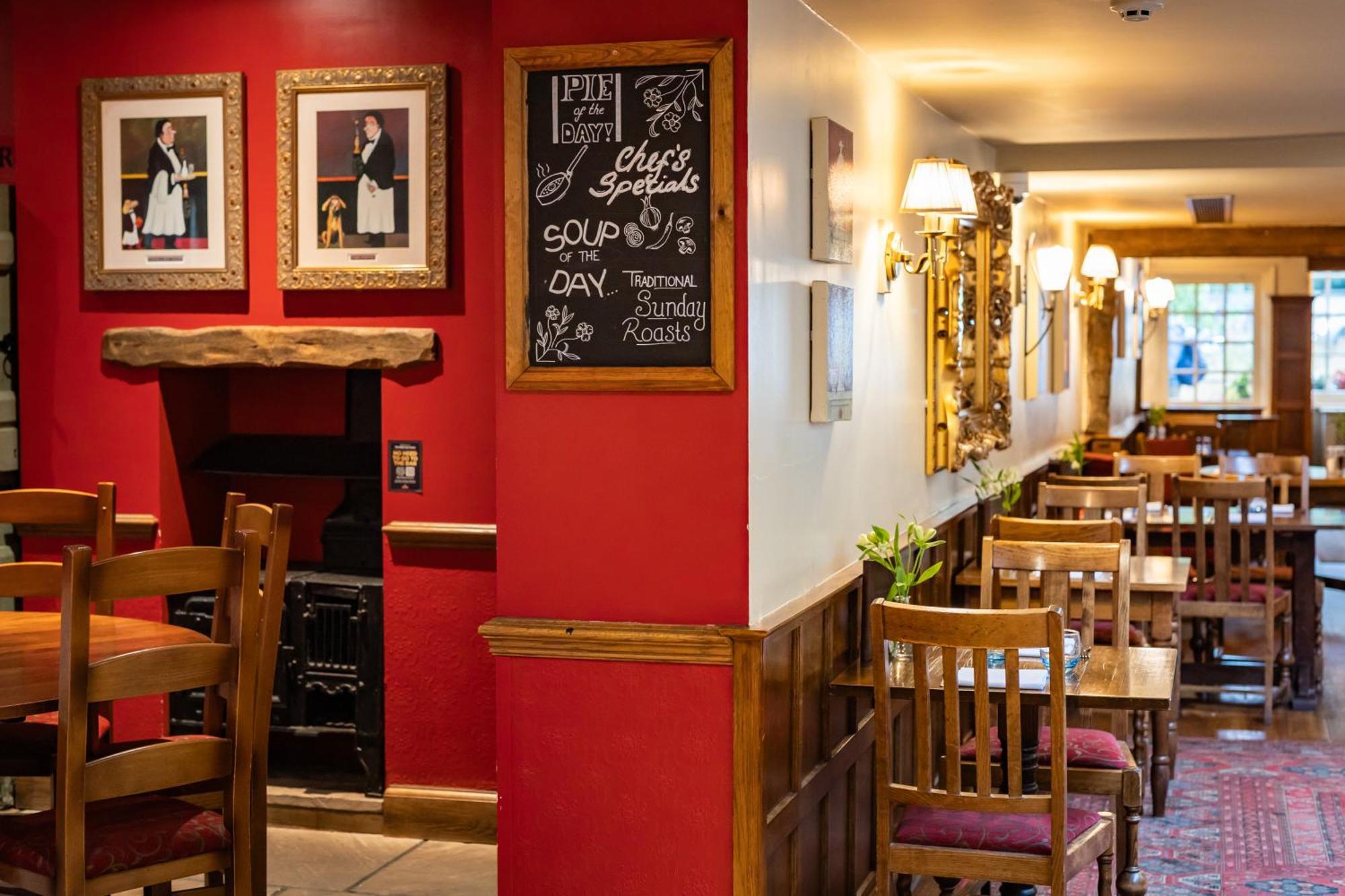 The Red Lion Hotel Ґіллінґдон Екстер'єр фото