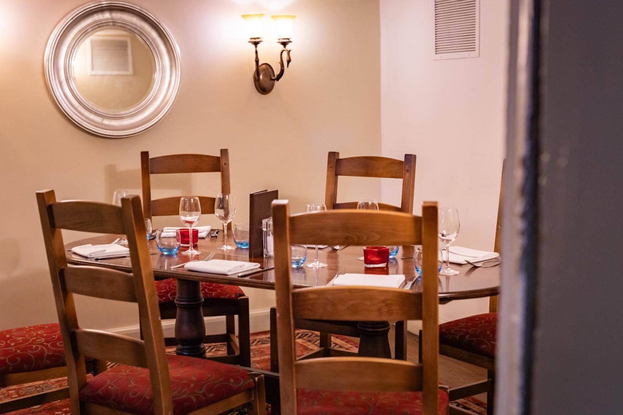 The Red Lion Hotel Ґіллінґдон Екстер'єр фото