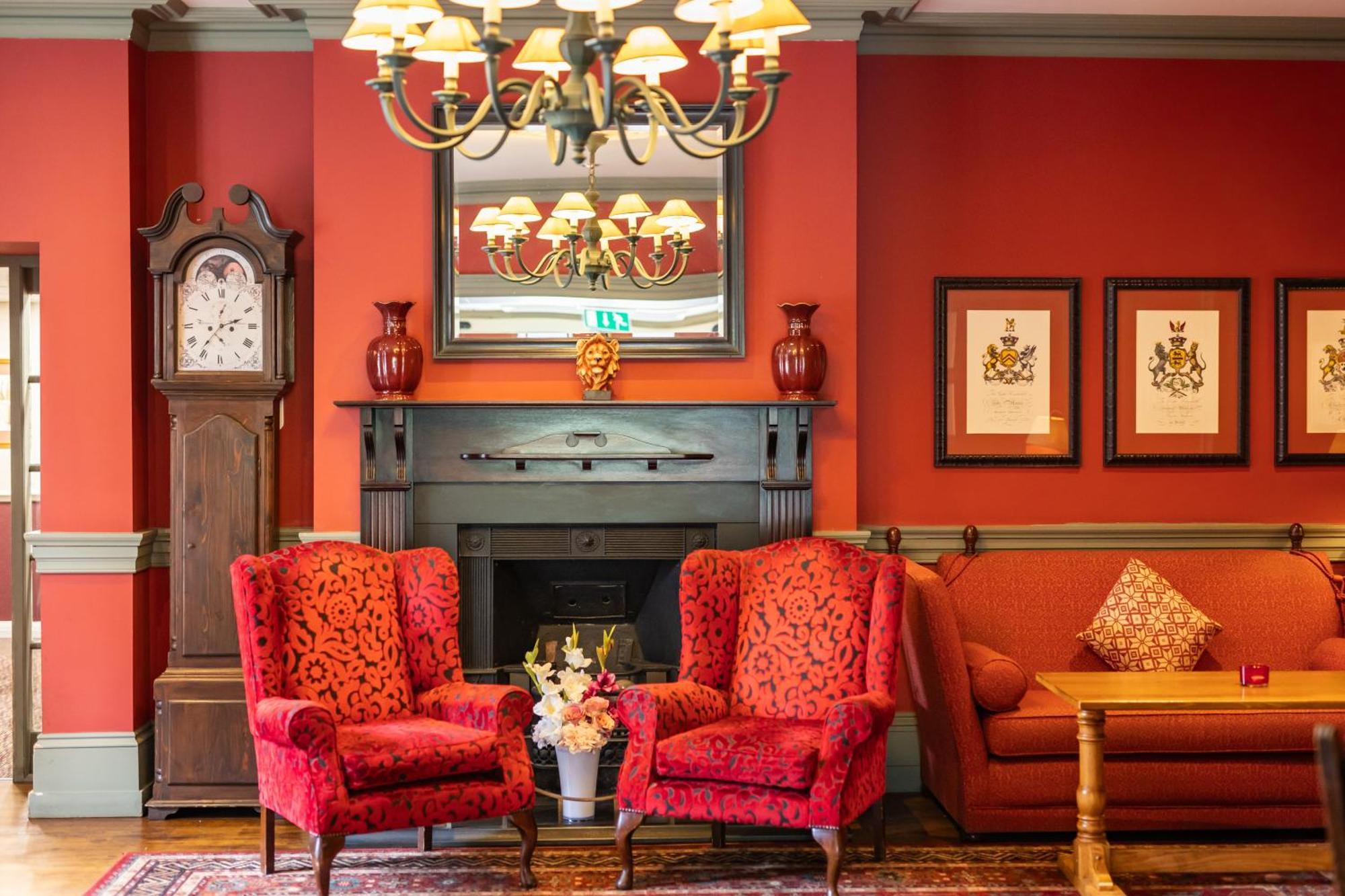 The Red Lion Hotel Ґіллінґдон Екстер'єр фото