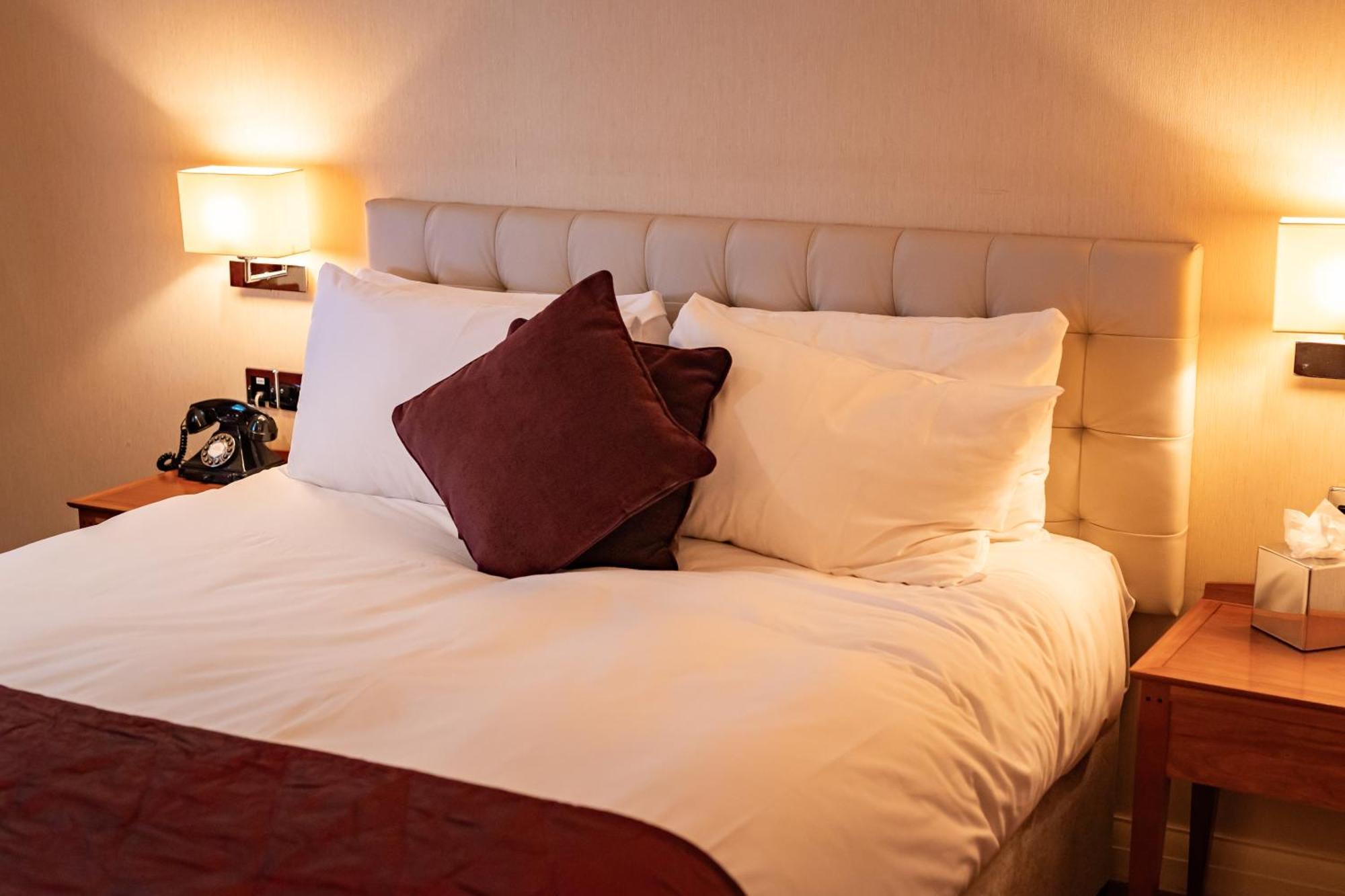 The Red Lion Hotel Ґіллінґдон Екстер'єр фото
