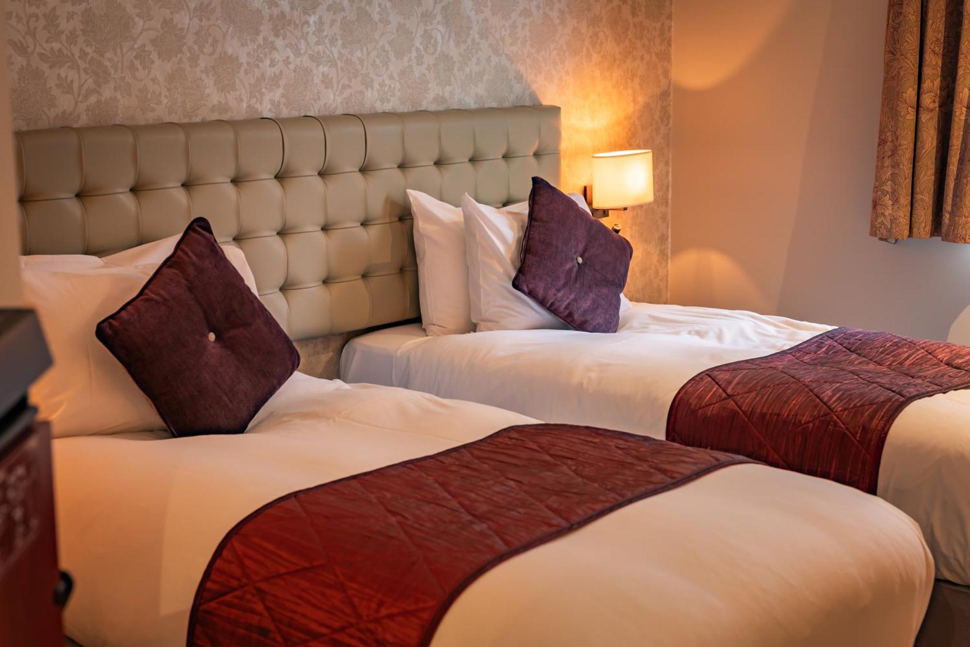 The Red Lion Hotel Ґіллінґдон Екстер'єр фото