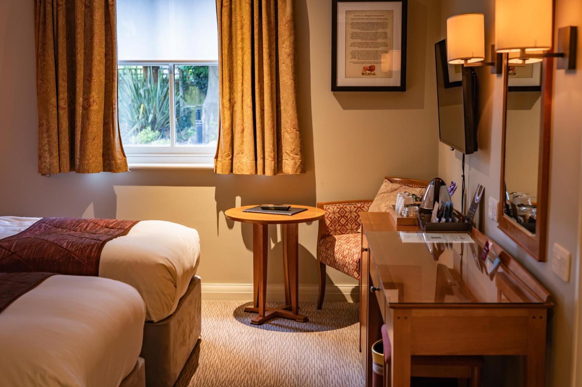 The Red Lion Hotel Ґіллінґдон Екстер'єр фото