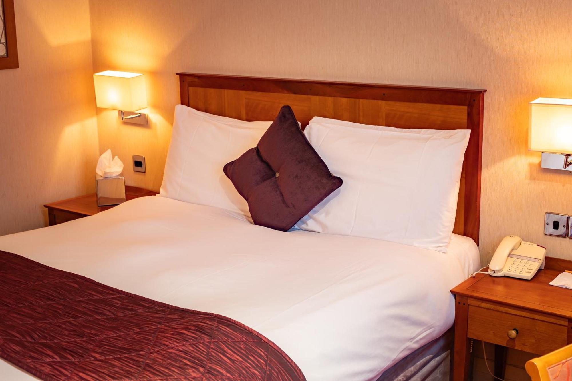 The Red Lion Hotel Ґіллінґдон Екстер'єр фото