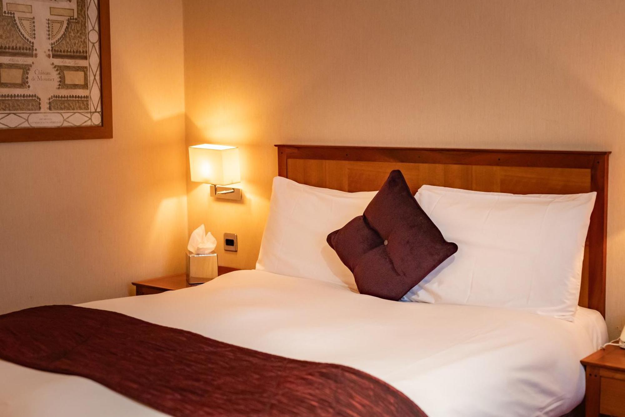 The Red Lion Hotel Ґіллінґдон Екстер'єр фото