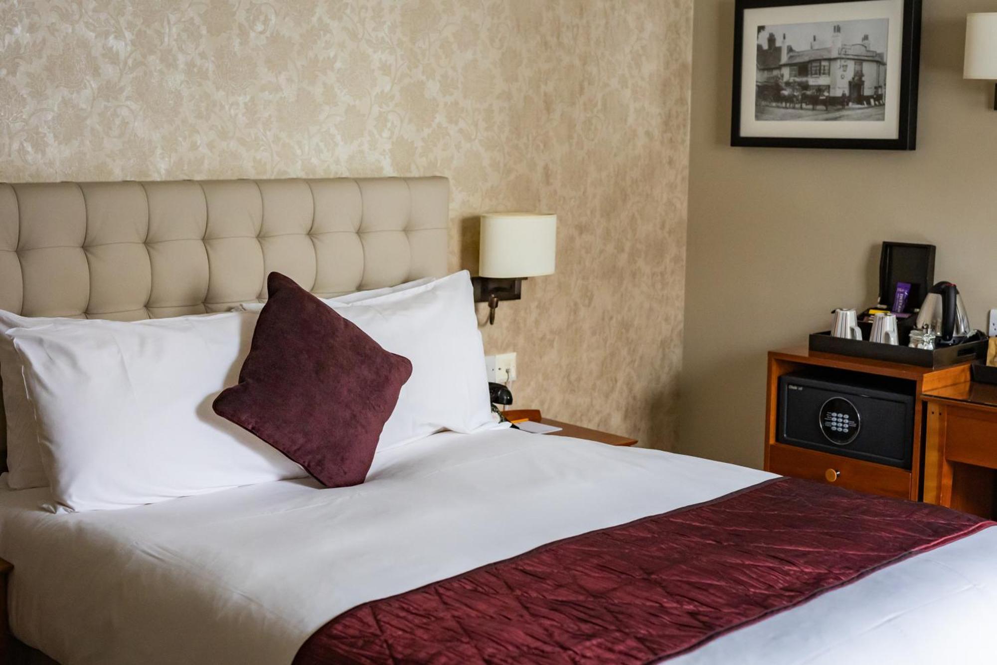 The Red Lion Hotel Ґіллінґдон Екстер'єр фото