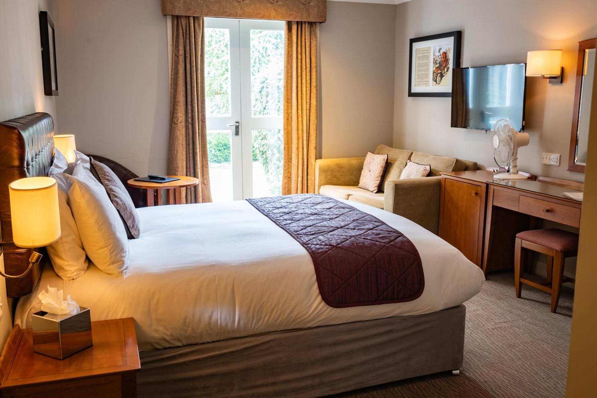 The Red Lion Hotel Ґіллінґдон Екстер'єр фото