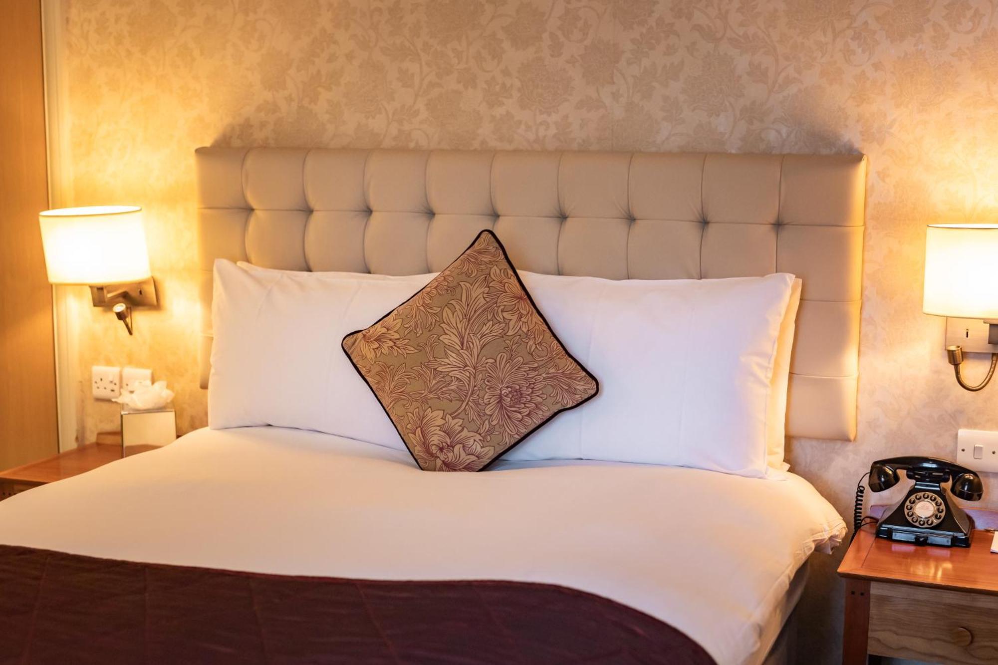 The Red Lion Hotel Ґіллінґдон Екстер'єр фото