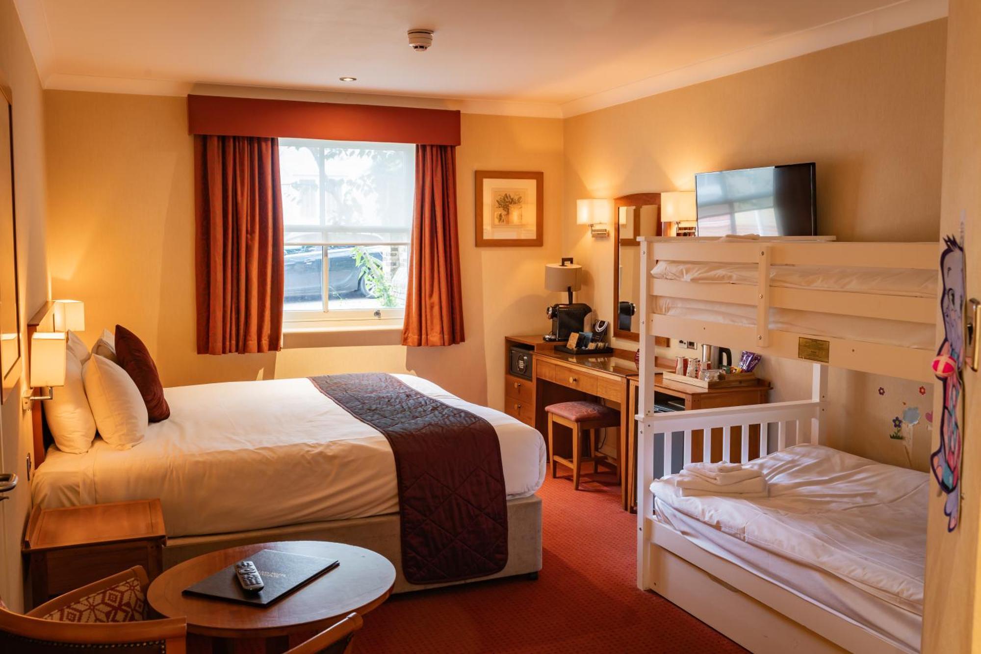 The Red Lion Hotel Ґіллінґдон Екстер'єр фото