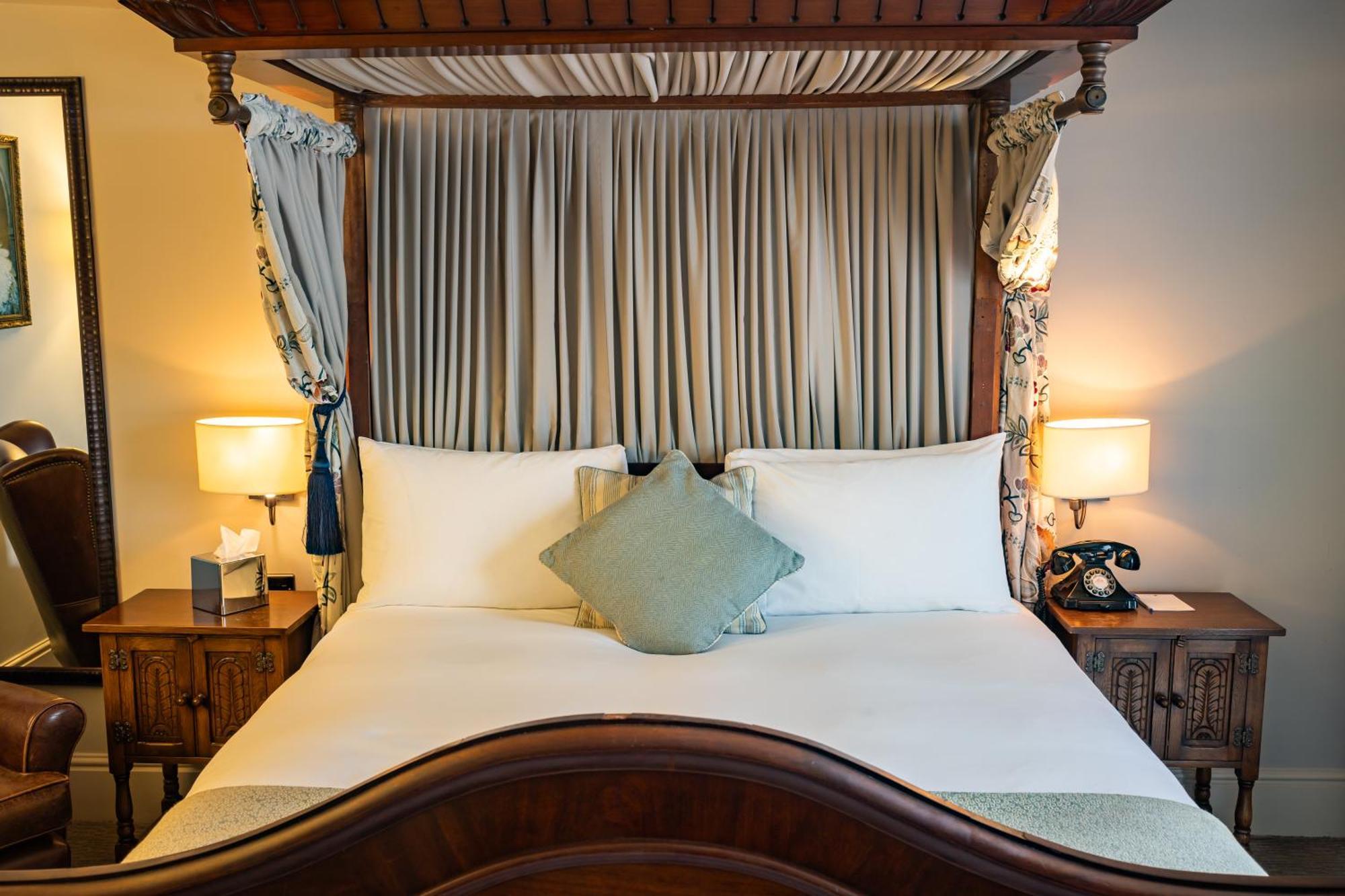 The Red Lion Hotel Ґіллінґдон Екстер'єр фото